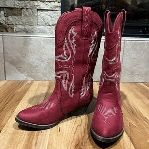 True Craft Cowboy Red Heeled Boots with Western Stitching size 6 1/2